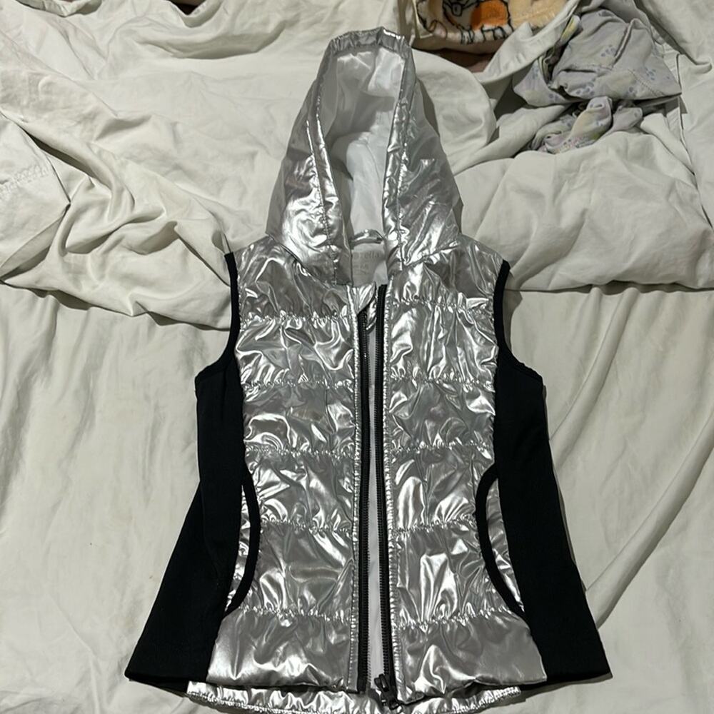 Zella xs 5/6 silver metallic color block black stretch front zip hooded vest euc